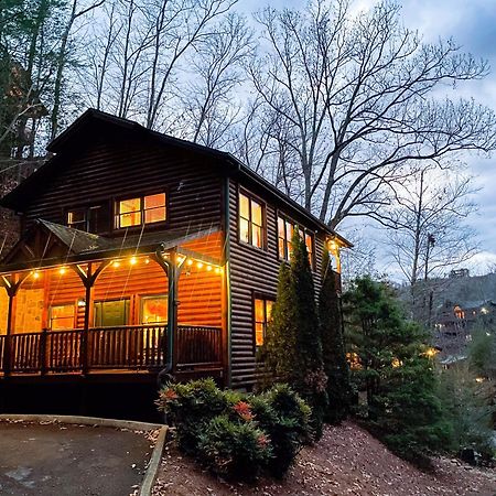 Spacious Resort Log Cabin, Easy Drive, Hot Tub, Arcade Gameroom, Mountain Vibe Gatlinburg Luaran gambar