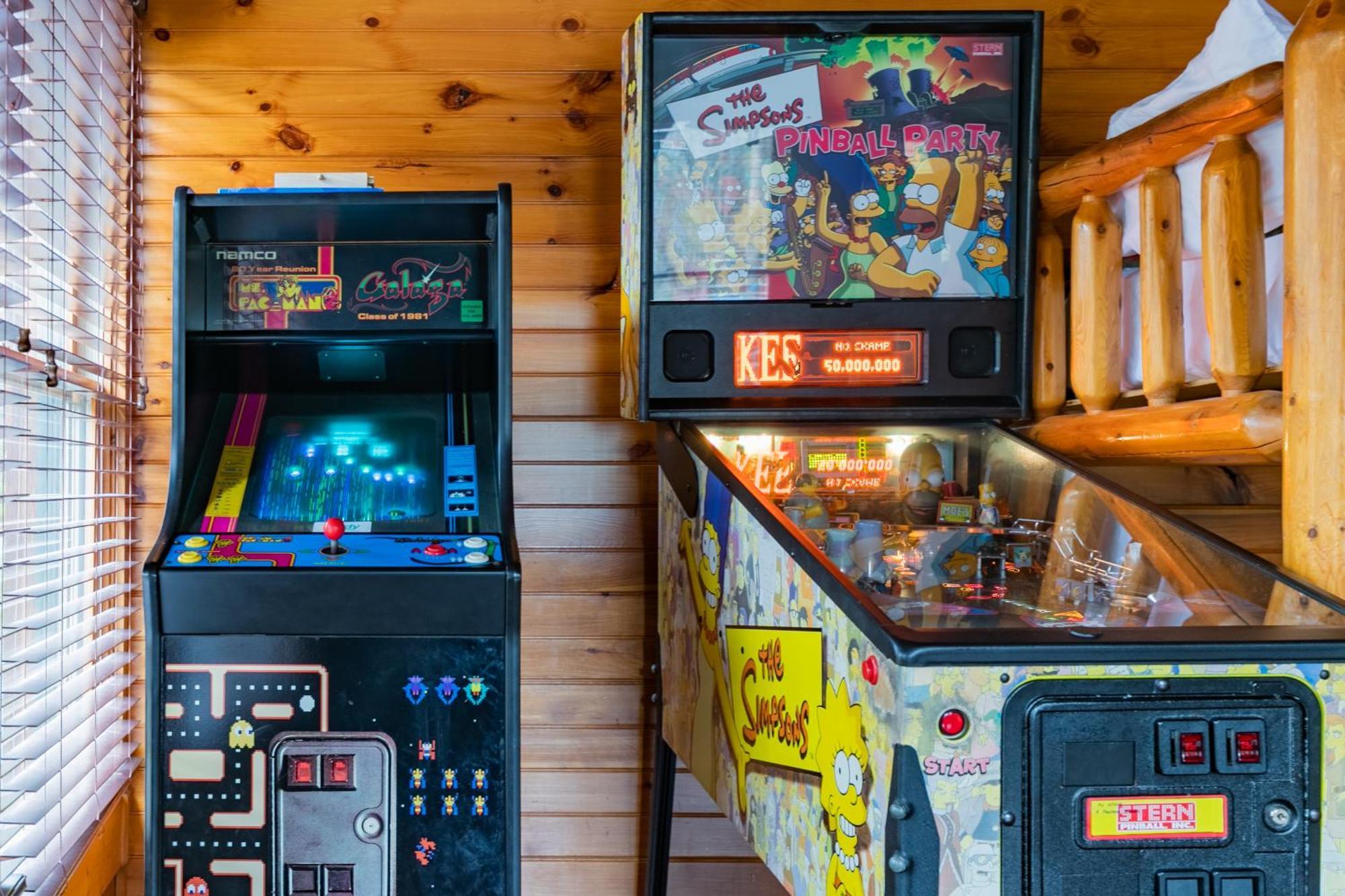 Spacious Resort Log Cabin, Easy Drive, Hot Tub, Arcade Gameroom, Mountain Vibe Gatlinburg Luaran gambar