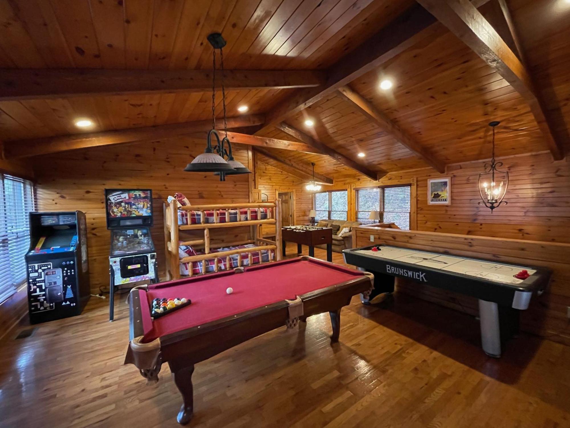 Spacious Resort Log Cabin, Easy Drive, Hot Tub, Arcade Gameroom, Mountain Vibe Gatlinburg Luaran gambar