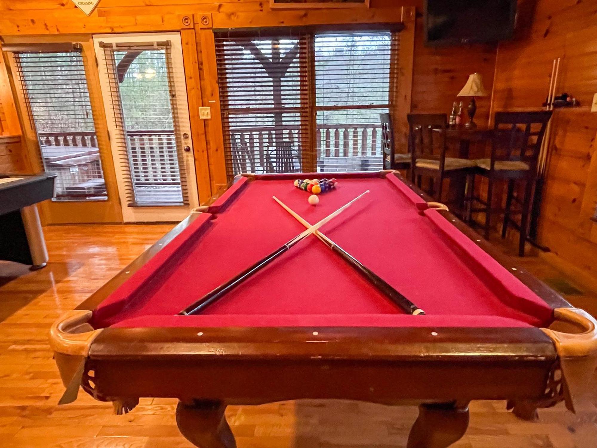 Spacious Resort Log Cabin, Easy Drive, Hot Tub, Arcade Gameroom, Mountain Vibe Gatlinburg Luaran gambar