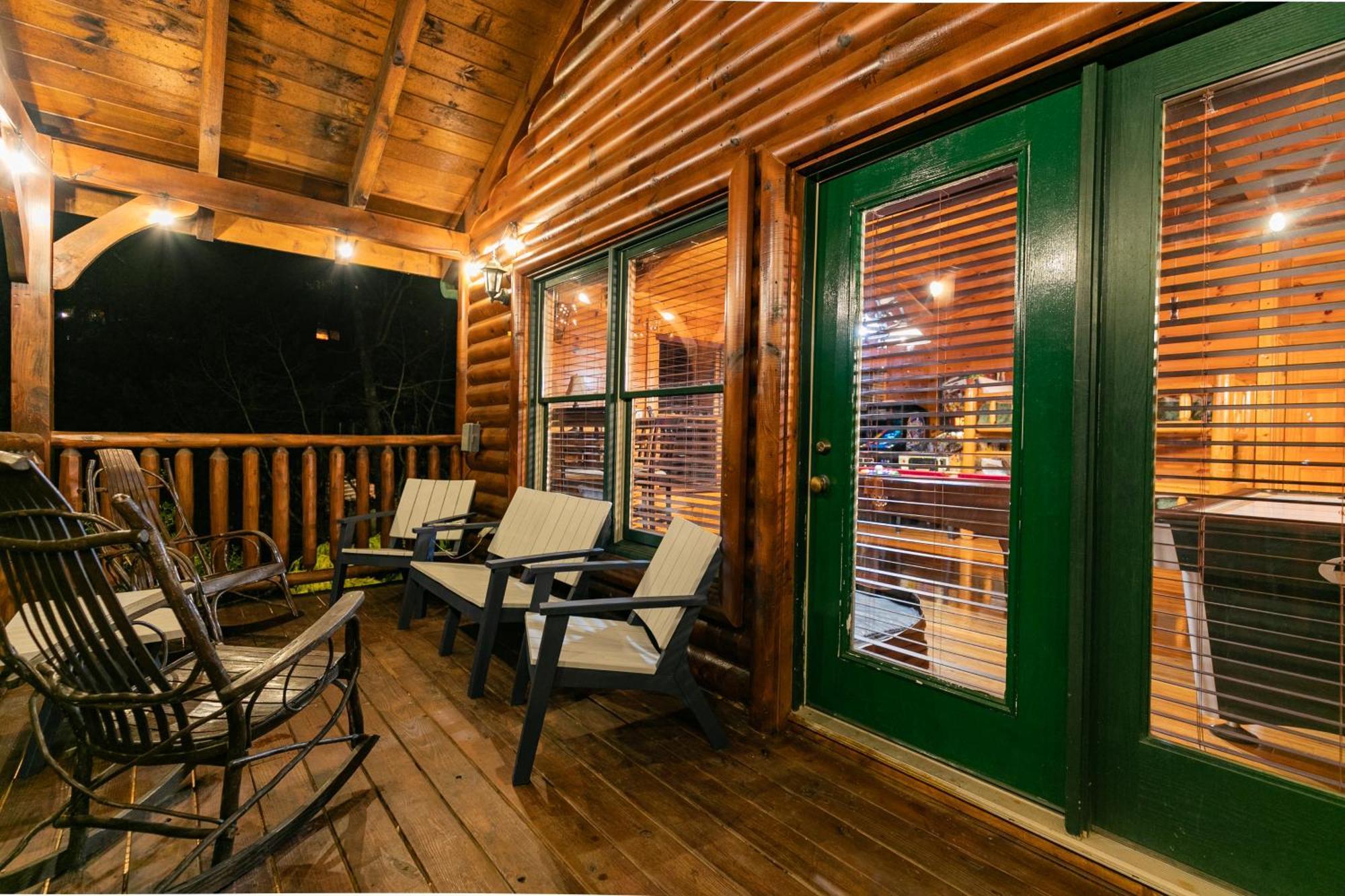 Spacious Resort Log Cabin, Easy Drive, Hot Tub, Arcade Gameroom, Mountain Vibe Gatlinburg Luaran gambar