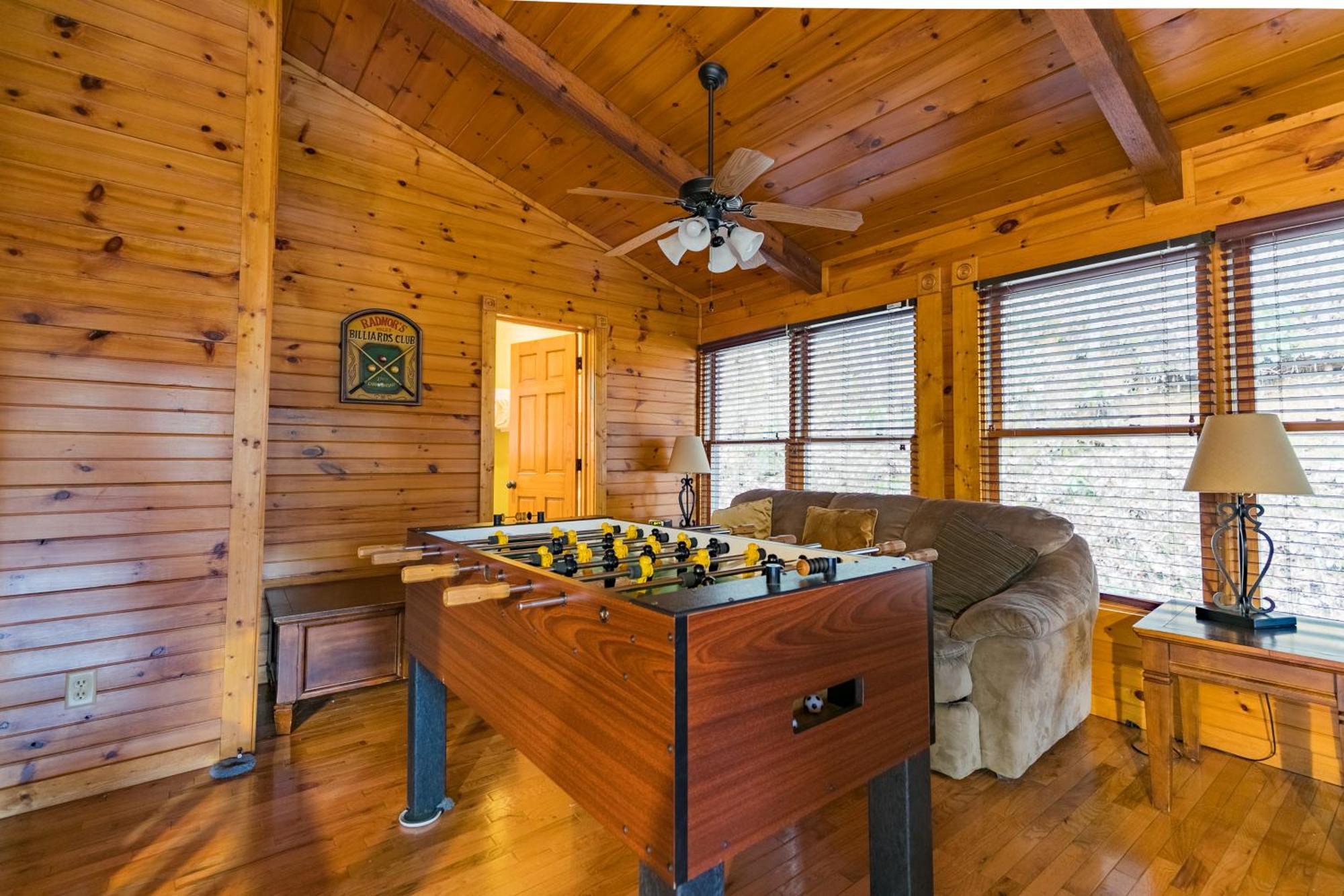Spacious Resort Log Cabin, Easy Drive, Hot Tub, Arcade Gameroom, Mountain Vibe Gatlinburg Luaran gambar